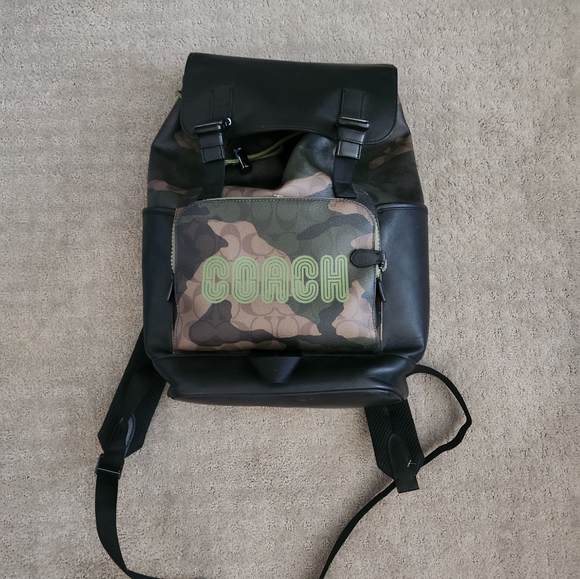 COACH Track Backpack In Signature Canvas Green Camo Print - Picture 2 of 10
